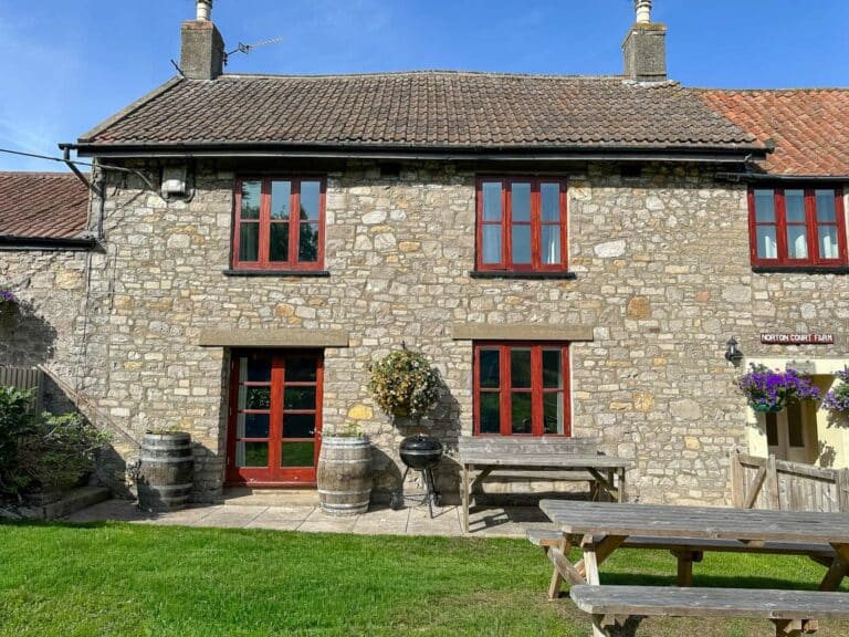 Stone holiday cottages at Norton Court Farm in Kewstoke, Weston-super-Mare — book direct